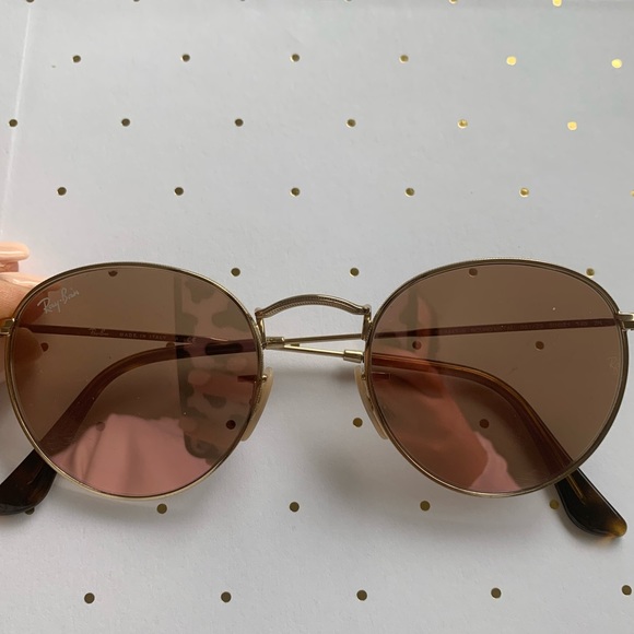 Round Rayban women’s sunglasses